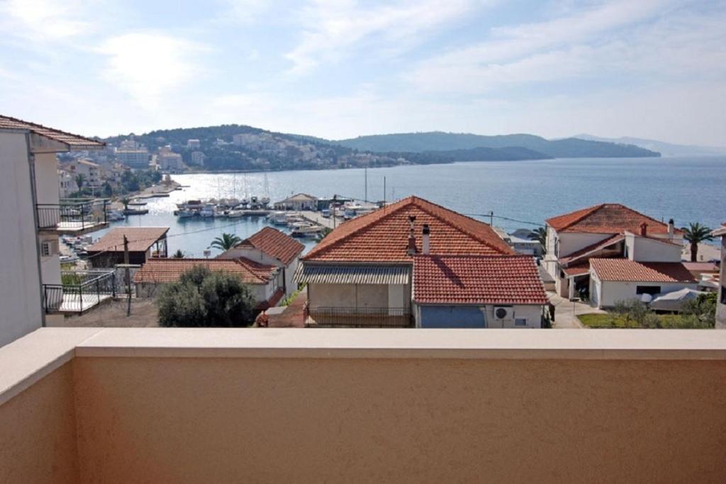 Apartments Central - 40M From The Beach Trogir Zewnętrze zdjęcie